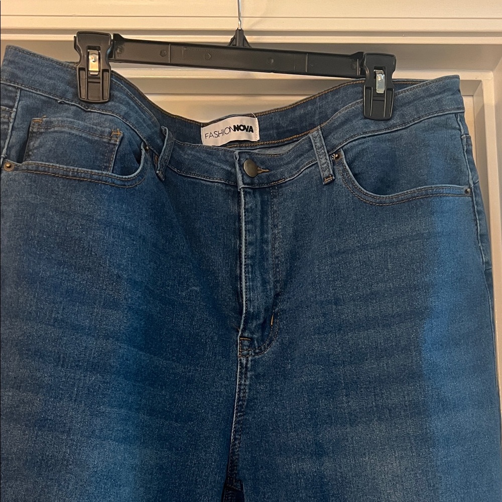 Fashion Nova Classic Blue Jeans - Picture 1 of 5